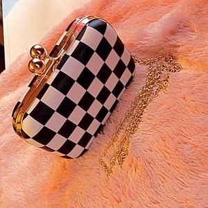 NW Checkered Clutch 👛
